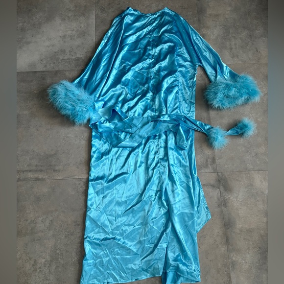 Blue Feather Robe - Picture 3 of 5